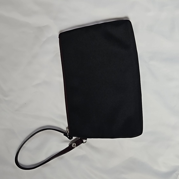 LEVENGER WRISTLET IN BLACK WITH BURGUNDY DETAILING - Picture 2 of 7